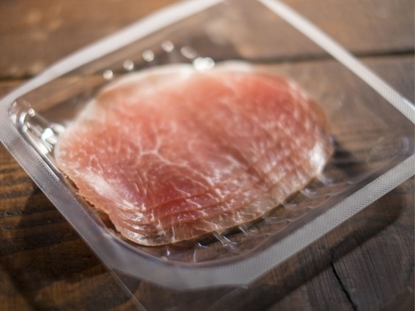 くっ付きがちな『生ハム』　きれいに剝がすなら…　「たったそれだけ？」「簡単」