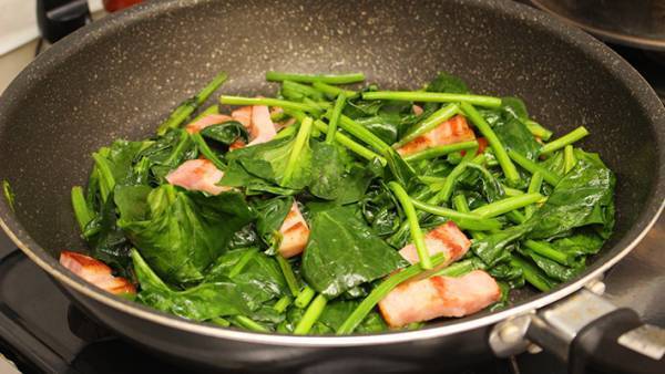 「おいしいほうれん草のソテーをお腹いっぱい食べたくて…」　シェフ考案の一品が？