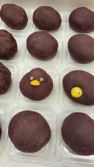 和菓子職人「ヒヨコの末路」　おはぎの１枚に「先祖が笑う」
