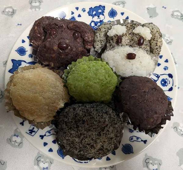 犬好きがおはぎを作ると？　完成した１枚に「眉毛がキュート」