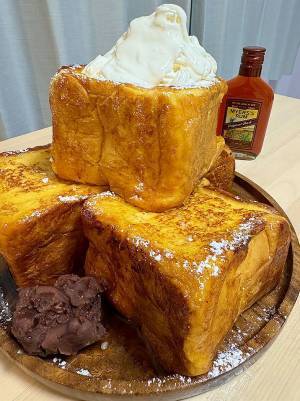 ３斤の食パンを切って？　完成した一品に「化け物的な何か」「詰み方で笑う」