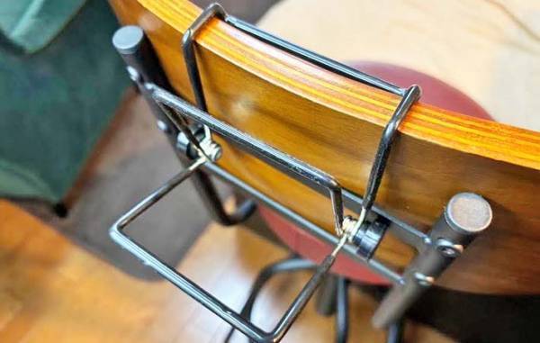 ダイソーで買った『スタンド』　意外な使い道に「三角コーナーいらず」