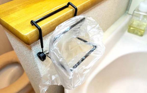 ダイソーで買った『スタンド』　意外な使い道に「三角コーナーいらず」