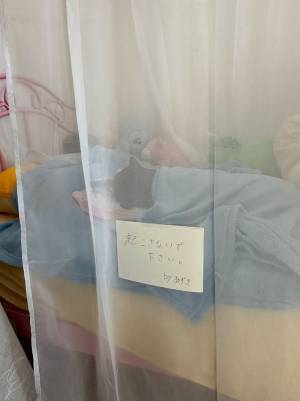 ベッドのメモ「起こさないでください」　寝ていたのは…「分かりました。静かに吸います」