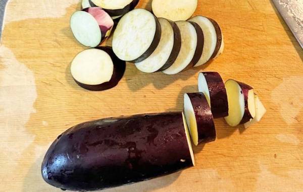 輪切りにしたナスに…　味の素が教える調理法に「洗い物減った」「トロットロ」