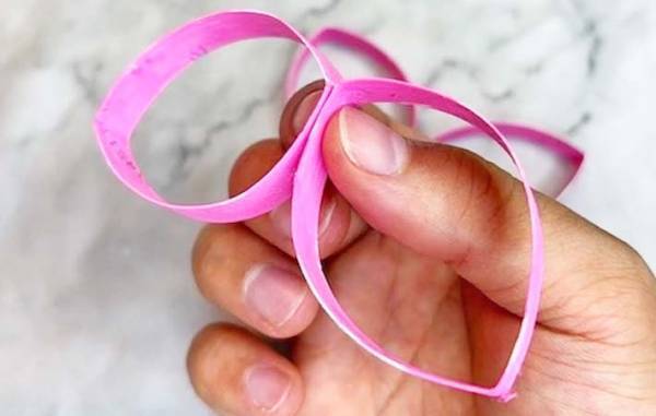 トイレットペーパーの芯を潰して…　できたモノが「かわいい！」「面影なし」