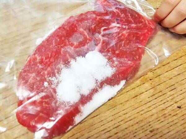 「子供たちが飛びついた」　スーパーの安い肉、砂糖で浸け込むと？