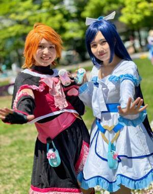 アニメの衣装でポーズを決める姉妹　２０年後の姿に「なんか泣ける」「尊すぎる」