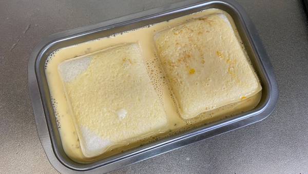 「朝食にやりたい！」「ハマりそう」　『ランチパック』のツナマヨを、卵液に漬けて…