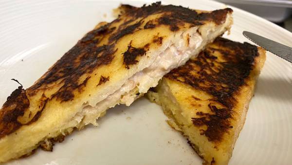 「朝食にやりたい！」「ハマりそう」　『ランチパック』のツナマヨを、卵液に漬けて…