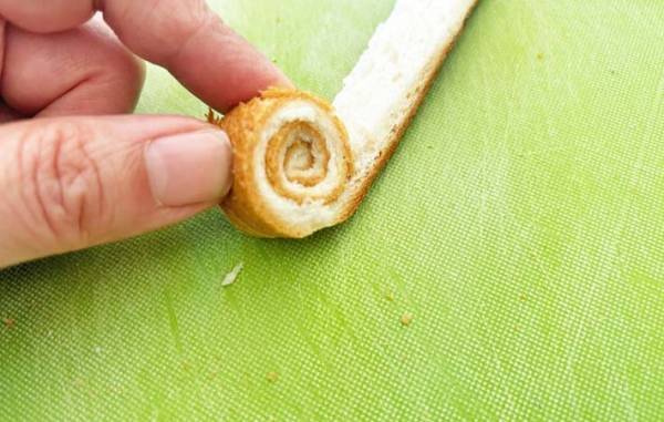 残ったパンの耳　クルクル巻くと…「うまみギュッ」「テンション上がった」