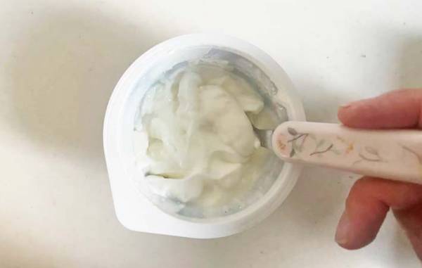 賞味期限が迫ったヨーグルト　思わぬ食べ方に「バニラより好き！」