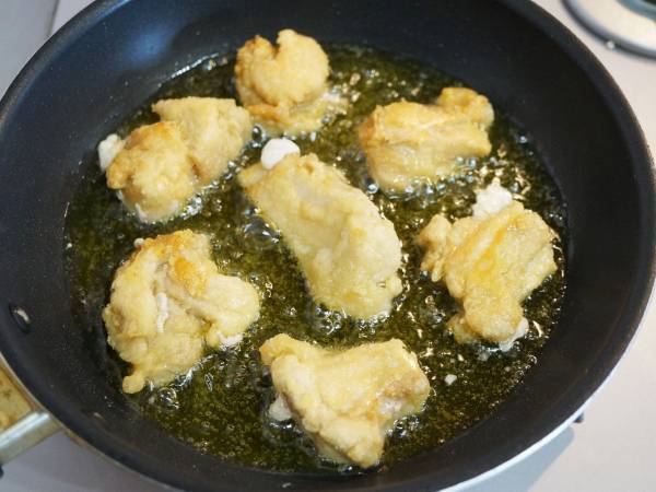 油を濾すならキッチンタオルを活用して　エリエールの提案に「マジで？」「すごい効果」