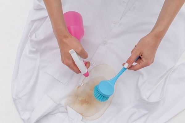 時間が経ったシミ　プロが教える落とし方に「それ使うのか！」「一生もの」