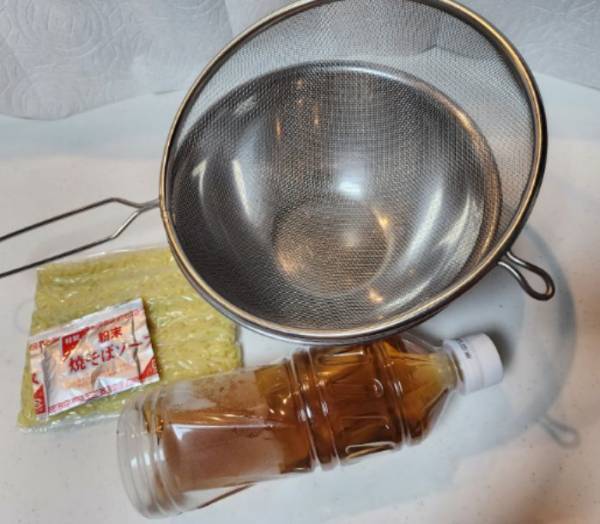 食パンに麦茶を吹きかけると？　意外な結果に「驚いた」「早速やる」