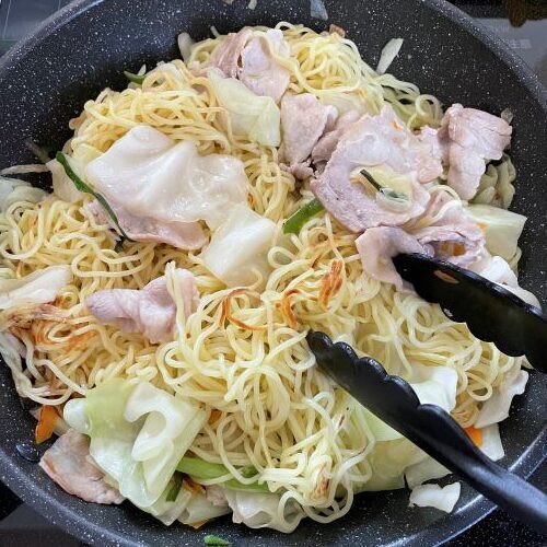 焼きそばに「水は使いません」　企業が教える調理法に「マジかよ」「これが答え」