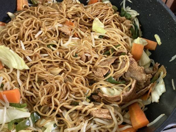 焼きそばに「水は使いません」　企業が教える調理法に「マジかよ」「これが答え」