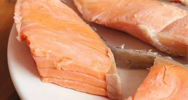 フライパンでも焼かない？　塩しゃけのレシピに「目からウロコ」「食卓が変わる」