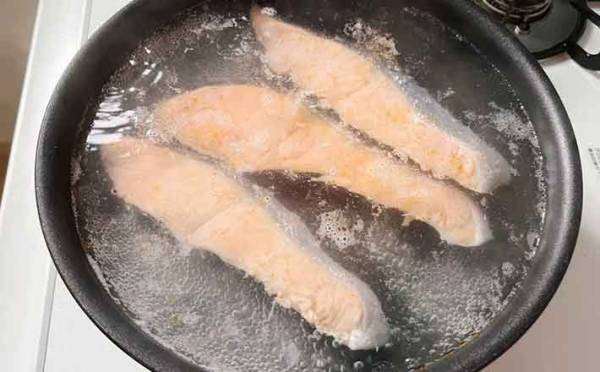 フライパンでも焼かない？　塩しゃけのレシピに「目からウロコ」「食卓が変わる」