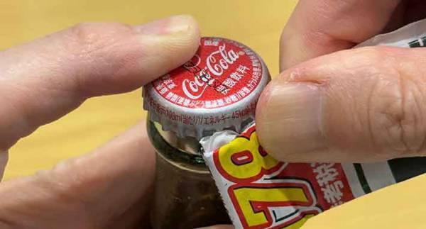 栓抜きがない…　そんな時の対策に「マジか」「考えた人天才かよ」