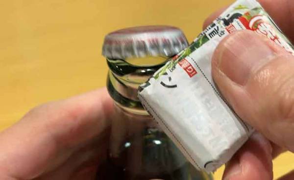 栓抜きがない…　そんな時の対策に「マジか」「考えた人天才かよ」