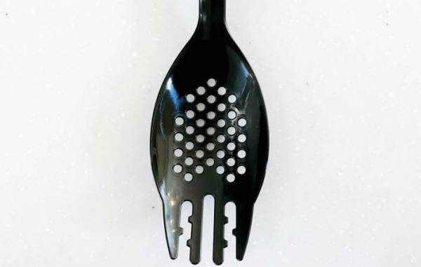 ダイソーで見つけた『フォーク』？　使い道に「具だけ拾える」「一家に１本」