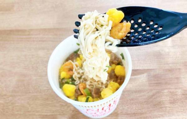 ダイソーで見つけた『フォーク』？　使い道に「具だけ拾える」「一家に１本」