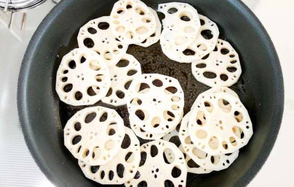 レンコンを輪切りにして…？　意外な味付けに、夫「うますぎ！」