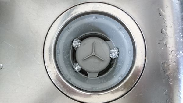 排水口掃除が効率化！　手間いらずの裏技に「どれも簡単」「すぐできそう」