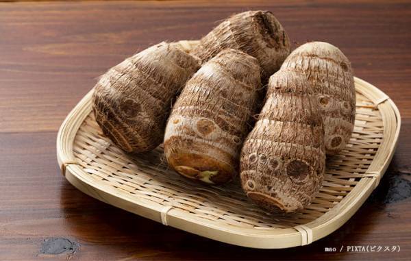 皮むきが面倒なサトイモ　JAは包丁を使わずに…？