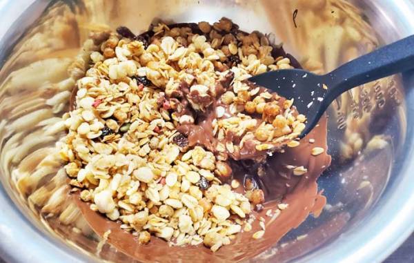 「食べ応えすごい」「牛乳なしもアリ」　材料２つを混ぜて冷やすと？