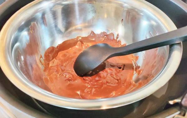 「食べ応えすごい」「牛乳なしもアリ」　材料２つを混ぜて冷やすと？