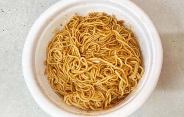 『焼そばU.F.O.』にのせたモノに「思わず笑った」「意外にもあり」