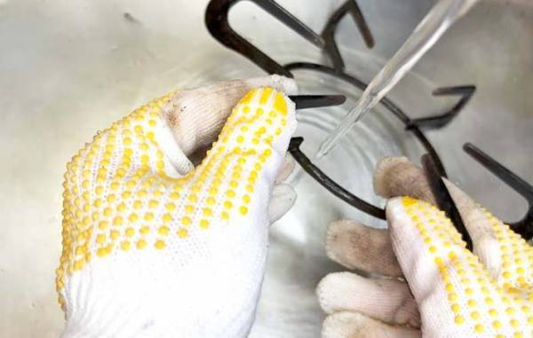 汚れた五徳、放置してない？　花王が教える掃除法に「ゴシゴシしない！」