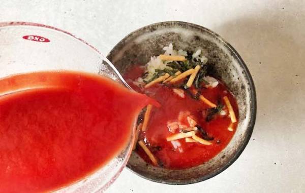 まだお湯で食べてる？　永谷園のレシピに「戸惑わずに作ってほしい」