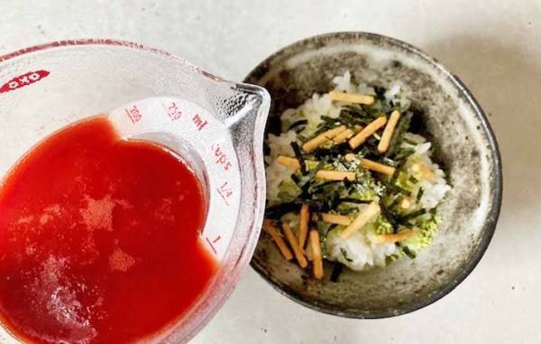 まだお湯で食べてる？　永谷園のレシピに「戸惑わずに作ってほしい」