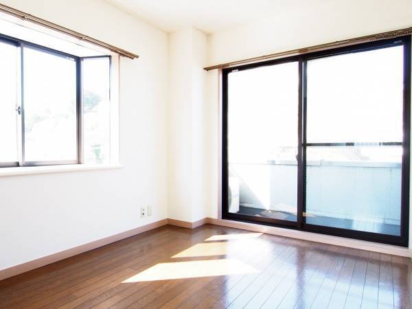 手が届きにくい『窓サッシ』　簡単掃除テクに「これなら私もできる」「早速やる」