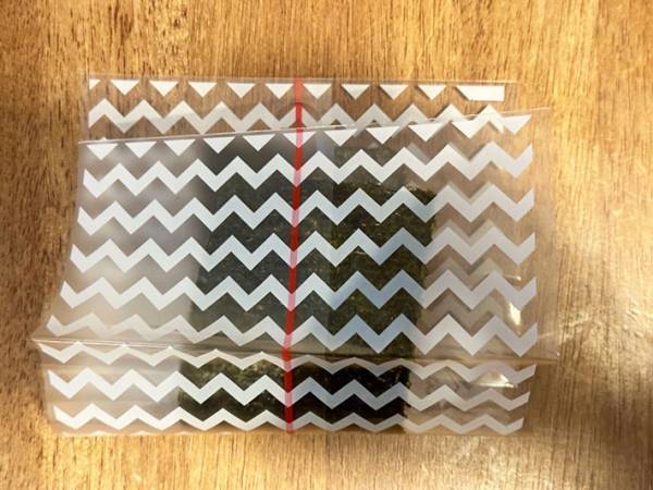 まだラップで包んでる？　おにぎりは１００均のフィルムで…