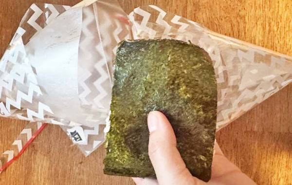 まだラップで包んでる？　おにぎりは１００均のフィルムで…