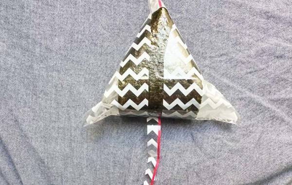 まだラップで包んでる？　おにぎりは１００均のフィルムで…