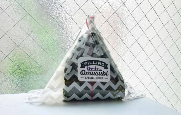 まだラップで包んでる？　おにぎりは１００均のフィルムで…