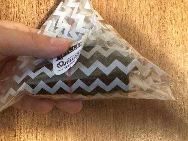 まだラップで包んでる？　おにぎりは１００均のフィルムで…