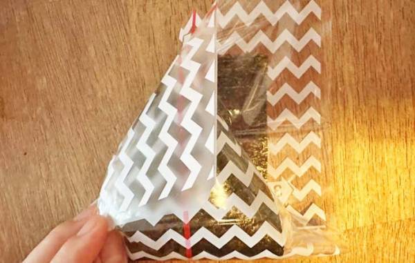 まだラップで包んでる？　おにぎりは１００均のフィルムで…