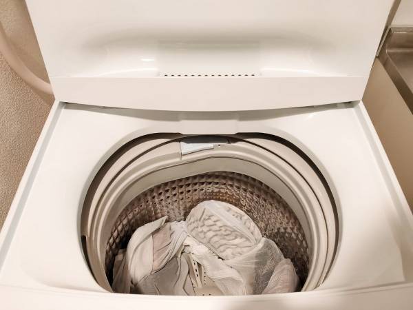 洗濯ネットに入れる服、裏返す？そのまま？　洗濯にまつわる豆知識３選に「初耳でした」