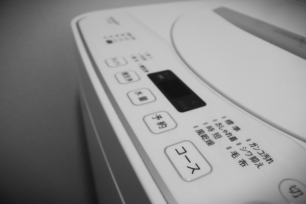 洗濯ネットに入れる服、裏返す？そのまま？　洗濯にまつわる豆知識３選に「初耳でした」