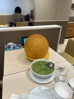 「キウイのドアップかと思った」　巨大すぎるゴマ団子がこちらです