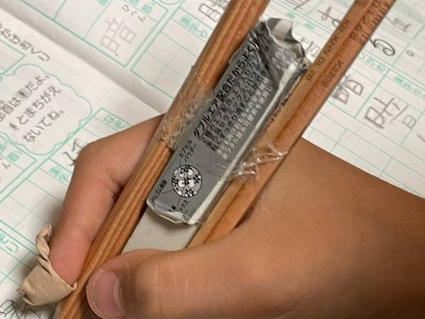 苦手な漢字練習に取り組む息子、手元を見ると…　「天才」「これは褒めていい」