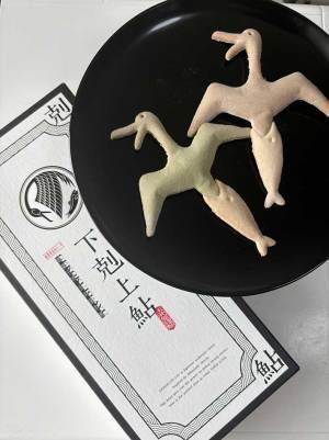 『かわいい鳥のお菓子』と思いきや？　下を見ると…「吹き出した」「こわっ！」