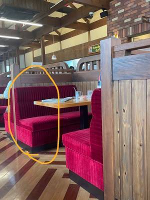 コメダの『赤い椅子』が実は…客の報告に「知らなかった」「最高か」