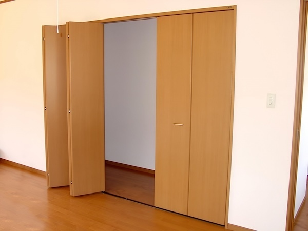 メガネをティッシュで拭いてない？　身近に潜む４つの『NG』に「やっちゃてた」